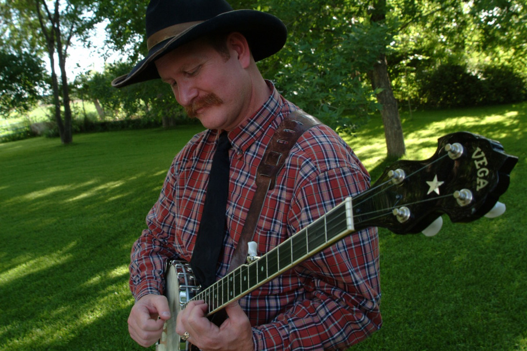 Mike Iverson folksinger & clawhammer banjoist.